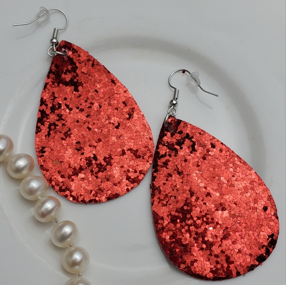 💫5/$25 Ruby Red Sequin Glitter Earrings - Picture 1 of 8